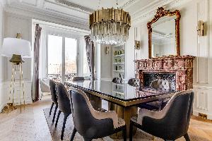 delightful dining room of Notre Dame - Fleurs luxury apartment
