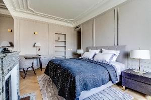 adorable bedroom in Notre Dame - Fleurs luxury apartment
