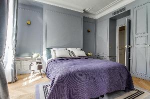 nice bedroom furnishings in Notre Dame - Fleurs luxury apartment