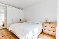 clean and fresh bed sheets in Trocadero - Longchamps luxury apartment