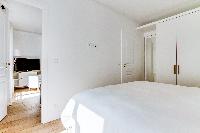 fresh and clean bed sheets in Trocadero - Longchamps luxury apartment