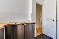 neat kitchen in Trocadero - Longchamps luxury apartment