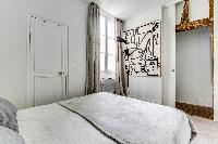 clean bedding in Saint Germain des Pres - Grands Augustins luxury apartment