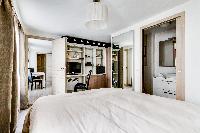 cool en-suite bedroom in Montorgeuil - Argout luxury apartment