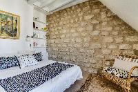 nice walls of Saint Germain des Pres - Colombier Studio luxury apartment