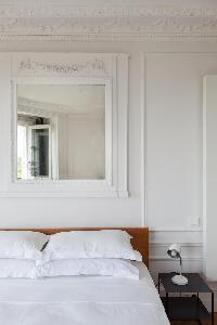 fresh bed sheets in Quartier Latin - Quai de la Tournelle II luxury apartment