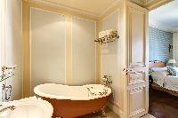cool bathtub in Champs Elysées - Foch III - 3 Bedrooms luxury apartment