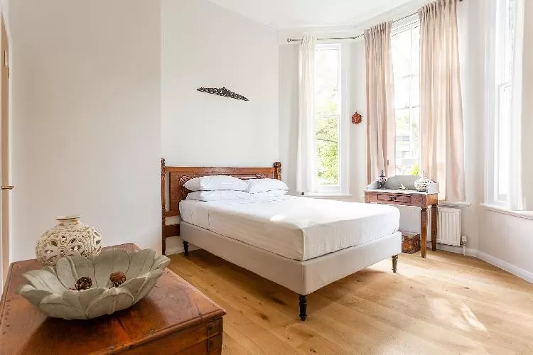 cool bedroom in Hampstead - Adamson Road luxury apartment