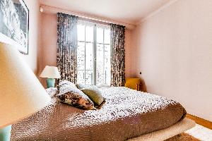 lovely Ternes luxury apartment, vacation rental