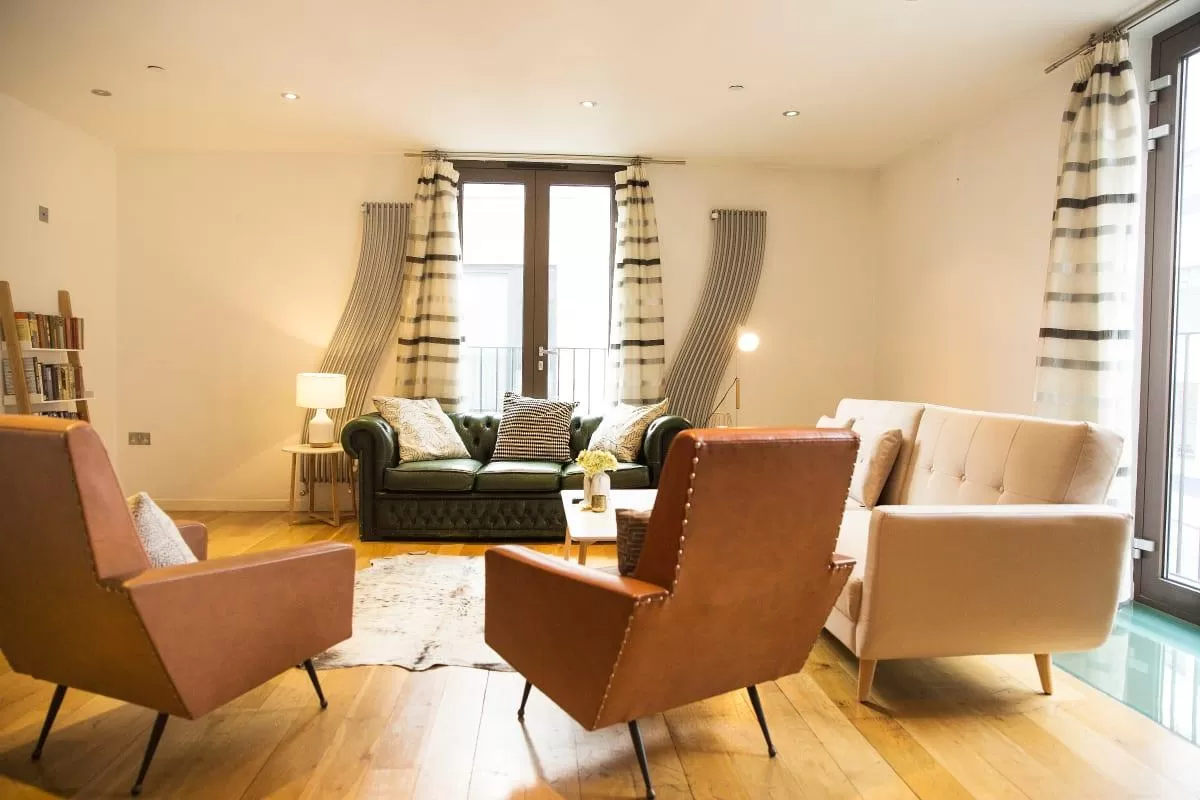 bright and breezy Holborn Lights luxury apartment and vacation rental