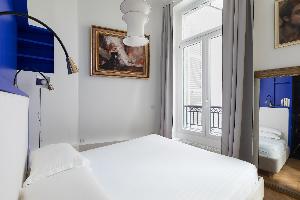 fresh bed sheets in Boulevard de Bonne Nouvelle IV luxury apartment