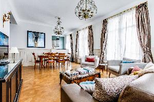 bright and breezy Marais - Francs Bourgeois luxury apartment