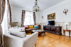 well-appointed Marais - Francs Bourgeois luxury apartment