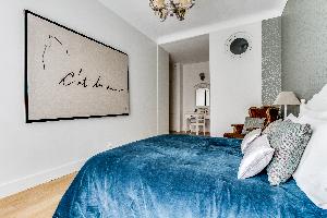 clean and fresh bedroom linens in Marais - Francs Bourgeois luxury apartment