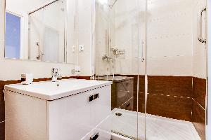 cool showers at Marais - Francs Bourgeois luxury apartment