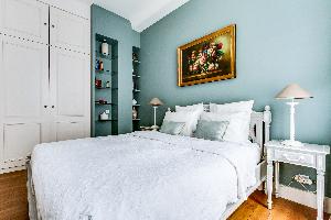 clean bed sheets in Marais - Francs Bourgeois luxury apartment