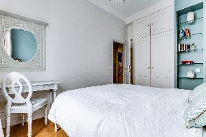 fresh bed sheets in Marais - Francs Bourgeois luxury apartment