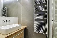 cool bathroom in Saint Germain des Prés - Dragon I luxury apartment