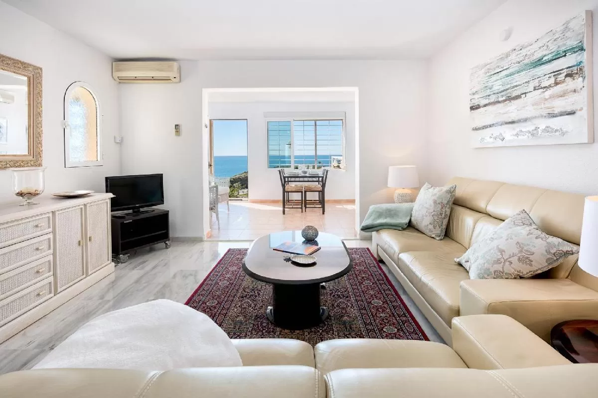 Polarsol 2 - Apartment with Garden in Club la Costa, Stunning Sea Views