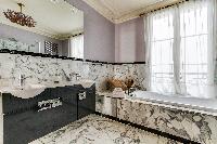 nice bathroom with tub in Saint Germain des Pres - Rennes II luxury apartment