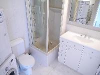 neat and fresh toilet and bath in Tour Eiffel - Suffren luxury apartment