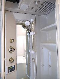 cool shower in Tour Eiffel - Suffren luxury apartment