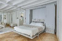 clean and crisp bedroom linens in Notre Dame - Colbert Suite luxury apartment