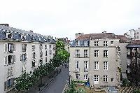 street view from the Frenchwindows of a 3-bedroom Paris luxury apartment