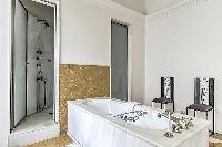 cool bathtub in Saint Germain des Prés - Luxembourg Guynemer luxury apartment