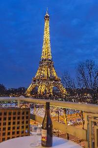 splendid balcony of Tour Eiffel - Trocadero Albert de Mun