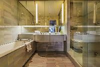 awesome bathroom interiors of Tour Eiffel - Trocadero Albert de Mun