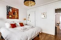 clean and crisp bedroom linens in Passy - Trocadero I luxury apartment