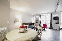 spacious Trocadero - Sablons luxury apartment