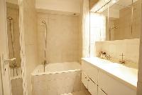 nice bathroom interiors of Trocadero - Sablons luxury apartment