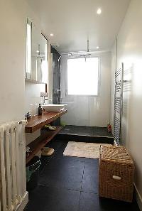 fresh and clean bathroom of Trocadero - Poincare luxury apartment