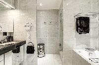 neat and nice toilet and bath in Trocadéro - Poincaré 3 Bedrooms II luxury apartment