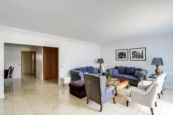 awesome sitting room of Trocadéro - Poincaré 3 Bedrooms II luxury apartment