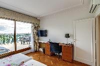 awesome access to the balcony of Trocadero - Poincaré 2 bedrooms luxury apartment