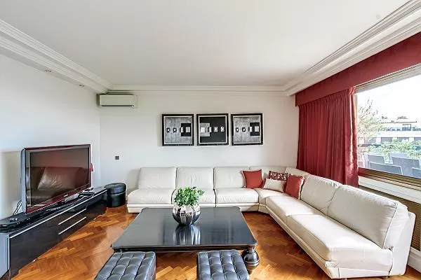 chic Trocadero - Poincaré 2 bedrooms luxury apartment and holiday home