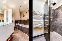 fresh and neat bathroom with tub in Louvre Palais Royal IV luxury apartment