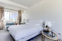 pristine bedding in Saint Germain des Prés - Penthouse View luxury apartment