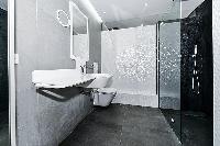 cool lavatory in Trocadero - Mandel 4 bedrooms luxury apartment