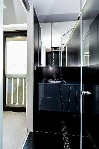 swanky bathroom in Trocadero - Mandel 4 bedrooms luxury apartment