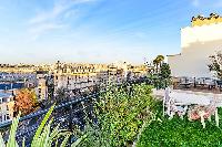 cool garden on the rooftop terrace of Trocadero - Mandel 4 bedrooms luxury apartment