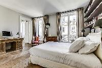 cool access to the balcony of Notre Dame - Lemoine luxury apartment