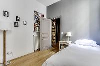 clean and fresh bedding in Notre Dame - Lemoine luxury apartment