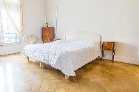 fresh and clean bedding in Cannes - Carnot luxury apartment