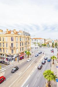 vibrant surroundings of Cannes - Carnot luxury apartment