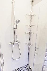 fresh and clean shower area in Cannes - Church (Eglises) luxury apartment
