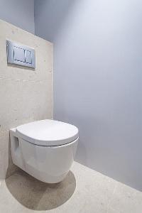 neat and trim toilet in Cannes - Palm Eden luxury apartment